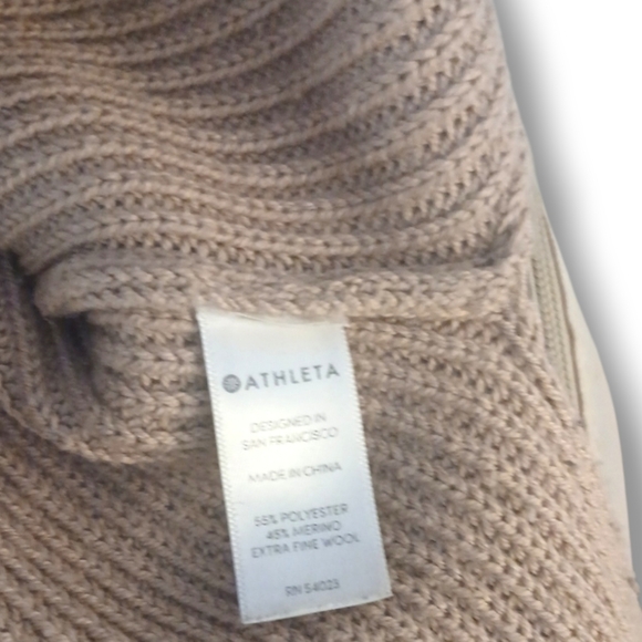 LIKE NEW Athleta Switchback Merino Wool Blend Sweater in Nouveau Rose, Small - Picture 6 of 6